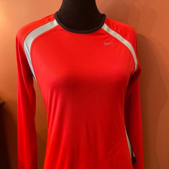 Nike Tops - Nike Long Sleeve Size M